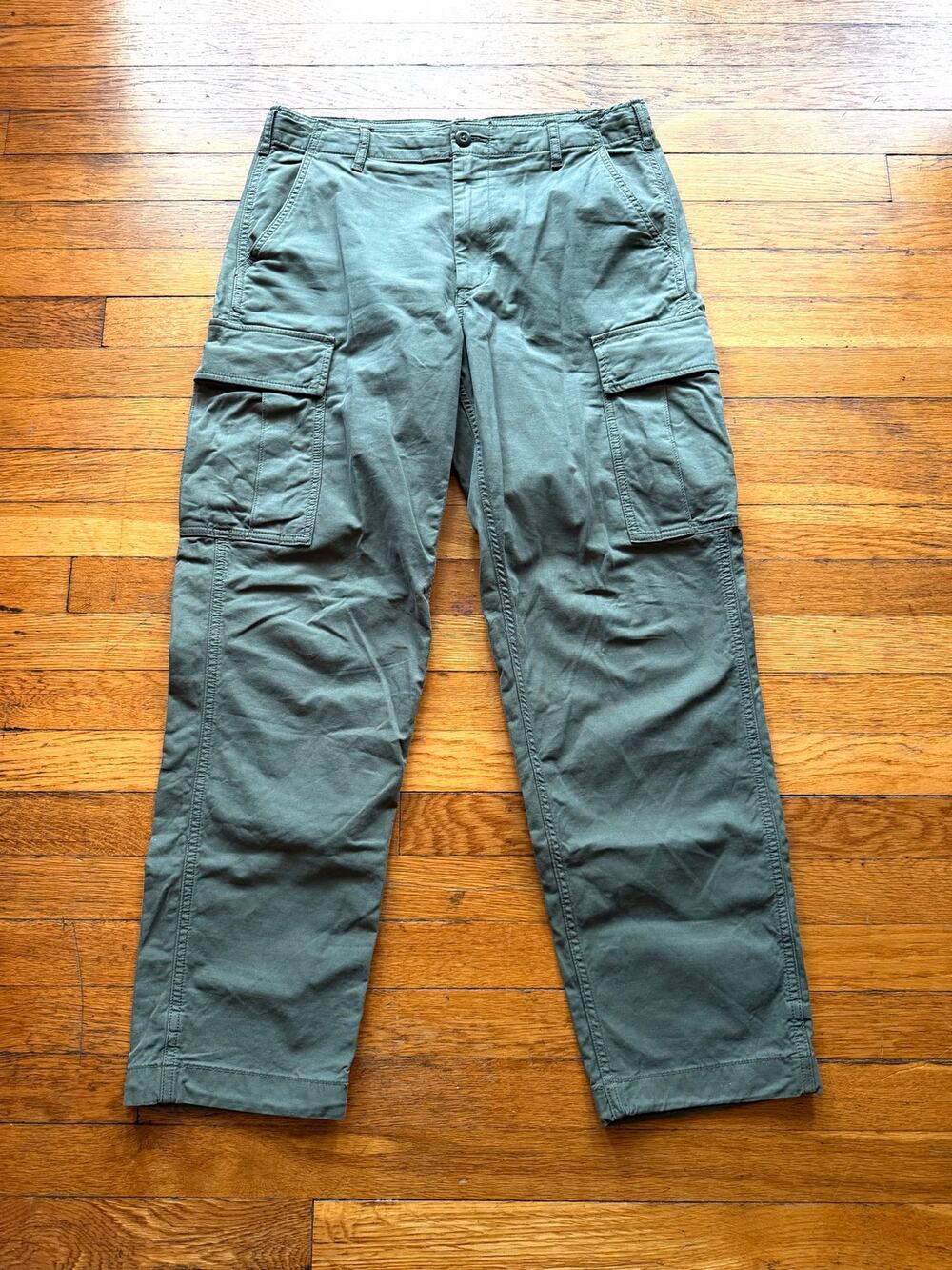 UNIQLO Army Green Cargo Pants Mens sz 30-33 inch